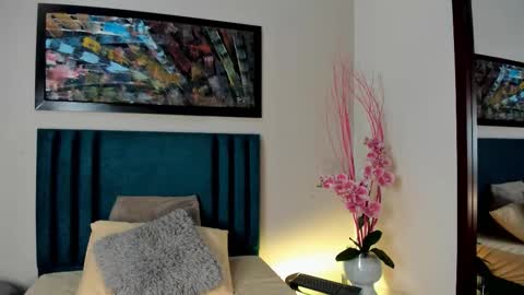 DAPHNE BEAUMONT online show from 10/26/25, 02:23