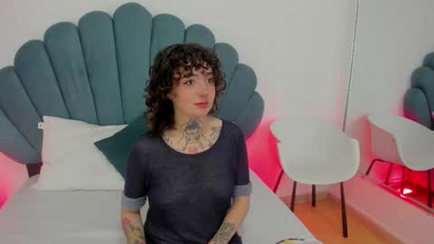 DaphneBlunt online show from 10/26/25, 01:39