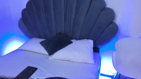 Snapshot of daphneblunt chatting on 11/25/25, 01:55 DaphneBlunt online show from 11/25/25, 01:55