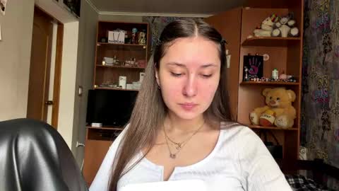 Snapshot of daphnelumbard chatting on 04/29/26, 10:19 Poly online show from 04/29/26, 10:19