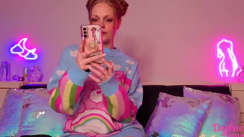 Daphne Madison online show from 11/25/25, 08:09