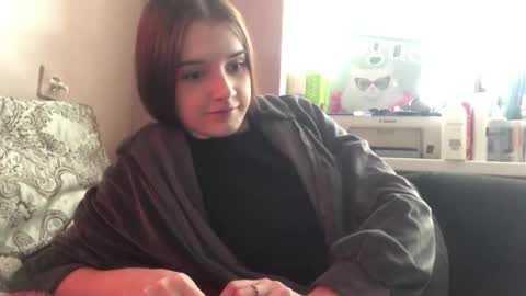 Snapshot of daphnesterlace chatting on 03/17/26, 01:47 Emilia online show from 03/17/26, 01:47