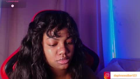 Snapshot of daphnewalker__ chatting on 02/17/26, 12:01 Daphne online show from 02/17/26, 12:01