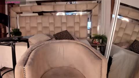 Daphne online show from 10/03/25, 01:52