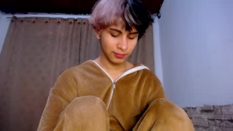 Snapshot of darasweet20 chatting on 04/05/26, 10:18 DARA online show from 04/05/26, 10:18