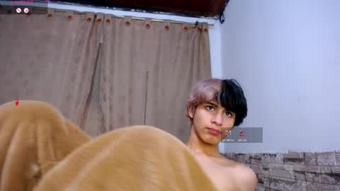 Snapshot of darasweet20 chatting on 04/08/26, 10:21 DARA online show from 04/08/26, 10:21