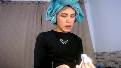 Snapshot of darasweet20 chatting on 04/10/26, 11:53 DARA online show from 04/10/26, 11:53