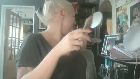 Darcy online show from 01/30/25, 01:21