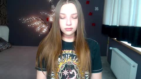 Snapshot of dariaangels chatting on 03/19/26, 12:31 dariaangels online show from 03/19/26, 12:31