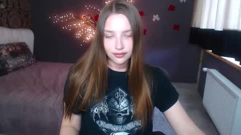 Snapshot of dariaangels chatting on 03/26/26, 12:33 dariaangels online show from 03/26/26, 12:33