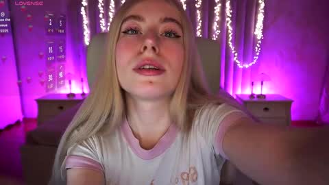 Snapshot of dariadelly chatting on 04/08/26, 01:11 dariadelly online show from 04/08/26, 01:11