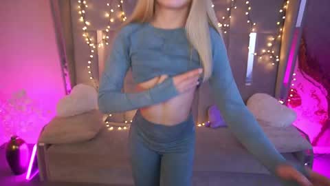 Snapshot of dariadelly chatting on 05/18/26, 01:50 dariadelly online show from 05/18/26, 01:50