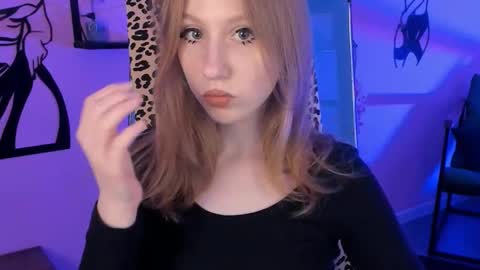 Snapshot of dariatate chatting on 09/17/25, 11:34 Daria Tate online show from 09/17/25, 11:34