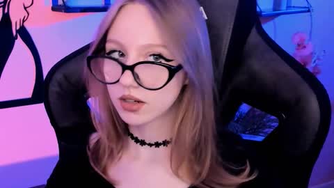 Snapshot of dariatate chatting on 10/19/25, 11:33 Daria Tate online show from 10/19/25, 11:33