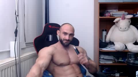 Snapshot of dariomuscle chatting on 12/04/24, 09:35 Dario online show from 12/04/24, 09:35