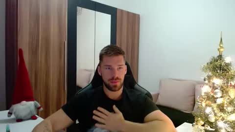 darius_94 online show from 12/17/25, 06:08