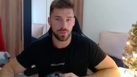 darius_94 online show from 12/20/25, 01:29