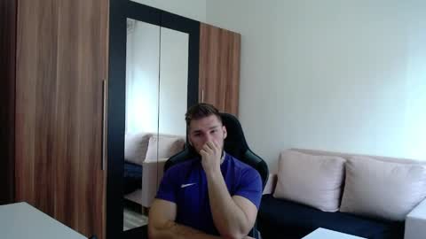 darius_94 online show from 04/01/26, 06:36