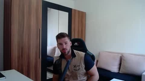 darius_94 online show from 04/22/26, 04:37
