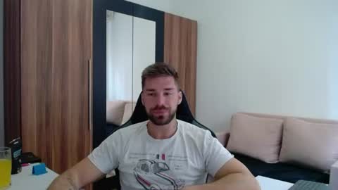 darius_94 online show from 07/08/26, 06:51