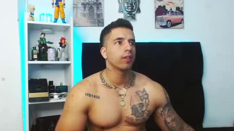 Snapshot of darius_phoenix chatting on 12/14/24, 08:18 Darius Phoenix  online show from 12/14/24, 08:18