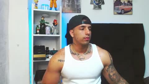 Snapshot of darius_phoenix chatting on 12/15/24, 06:51 Darius Phoenix  online show from 12/15/24, 06:51
