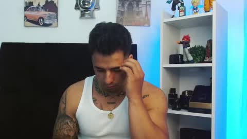 Snapshot of darius_phoenix chatting on 01/04/25, 04:32 Darius Phoenix  online show from 01/04/25, 04:32