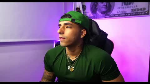 Snapshot of darius_phoenix chatting on 02/12/25, 04:54 Darius Phoenix  online show from 02/12/25, 04:54