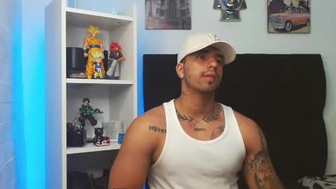 Snapshot of darius_phoenix chatting on 03/05/25, 08:43 Darius Phoenix  online show from 03/05/25, 08:43