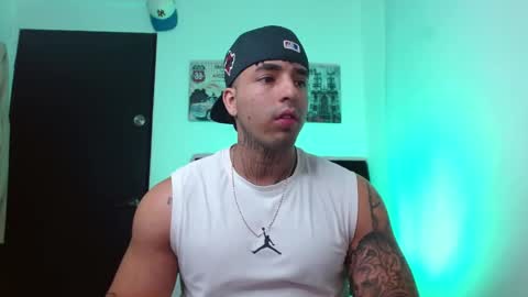 Snapshot of darius_phoenix chatting on 09/17/25, 09:27 Darius Phoenix  online show from 09/17/25, 09:27