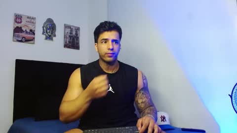 Snapshot of darius_phoenix chatting on 09/26/25, 08:35 Darius Phoenix  online show from 09/26/25, 08:35