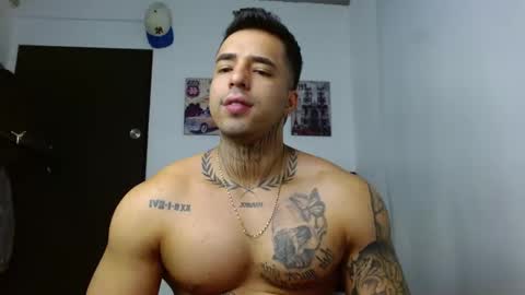 Snapshot of darius_phoenix chatting on 10/17/25, 08:11 Darius Phoenix  online show from 10/17/25, 08:11
