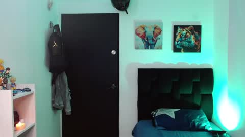 Darius Phoenix  online show from 04/18/26, 06:45