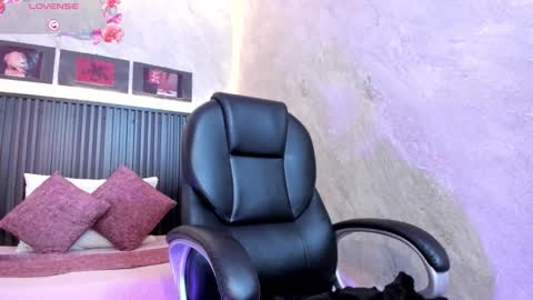 Dark online show from 09/16/25, 12:28