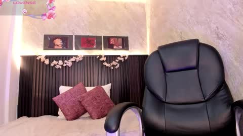 Dark online show from 10/13/25, 10:37