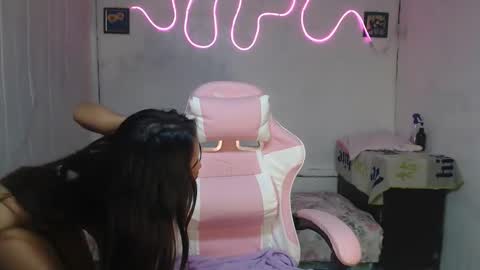 Snapshot of dark_angel143 chatting on 09/24/25, 07:55 dark_angel143 online show from 09/24/25, 07:55