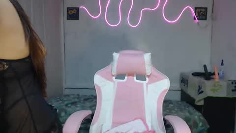 Snapshot of dark_angel143 chatting on 09/30/25, 11:04 dark_angel143 online show from 09/30/25, 11:04