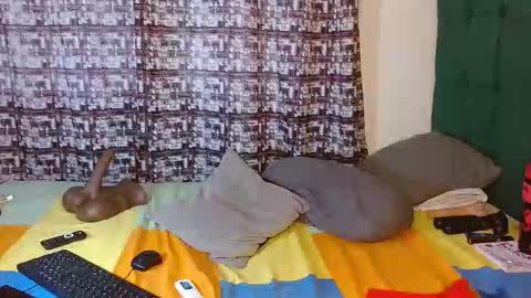 Snapshot of dark_chocolate0 chatting on 10/30/25, 09:22 becky online show from 10/30/25, 09:22