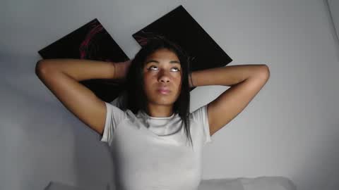 Sofia online show from 11/16/25, 02:39