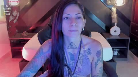 Snapshot of dark_gotica chatting on 06/08/26, 11:43 M I K A E L A online show from 06/08/26, 11:43