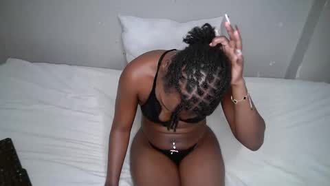 dark_lovly online show from 11/10/25, 08:41