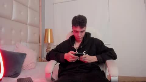 dark_sun333 online show from 11/08/25, 12:00