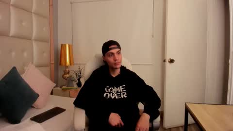 dark_sun333 online show from 12/14/25, 03:01