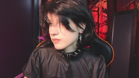 Snapshot of dark_vamp_ chatting on 01/22/25, 12:17 Vamp  online show from 01/22/25, 12:17