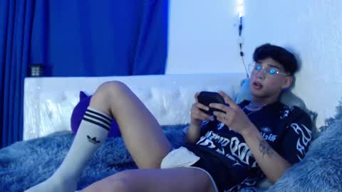 Snapshot of darkboy26_ chatting on 01/14/25, 01:04 Blake online show from 01/14/25, 01:04