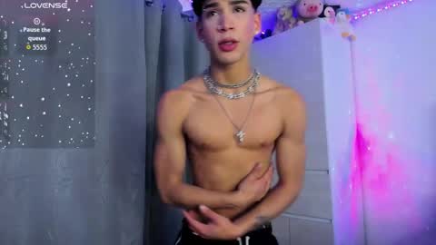 Snapshot of darkboy26_ chatting on 09/24/25, 04:16 Blake online show from 09/24/25, 04:16