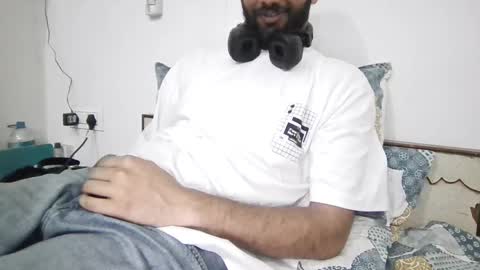 Snapshot of darkbud03 chatting on 03/19/26, 04:33 just a guy online show from 03/19/26, 04:33