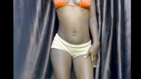 Snapshot of darkchocoxx chatting on 09/30/25, 10:37 sexygal online show from 09/30/25, 10:37