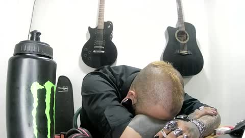 Snapshot of darkclothes chatting on 12/23/24, 02:45 darkclothes online show from 12/23/24, 02:45