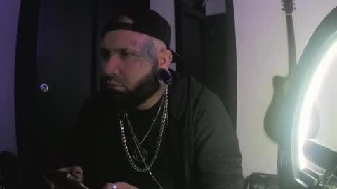 Snapshot of darkclothes chatting on 01/05/25, 10:32 darkclothes online show from 01/05/25, 10:32